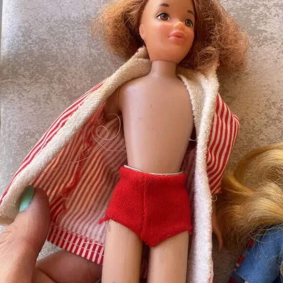 Set Of 2 Skipper Doll Blonde Red 1963 Barbie Sister Straight Leg Swimming Outfit - Picture 7 of 16